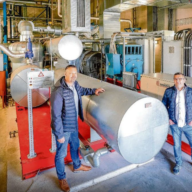 Jochen Sautter und Zoran Aleksic im Bioenergiepark Senden